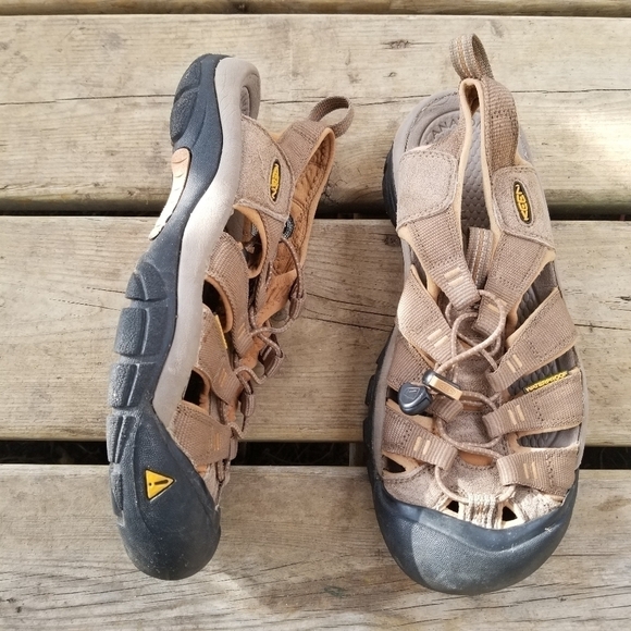 Keen Newport H2 Leather and Polyester Webbed Water Hiking Sandals 8‎